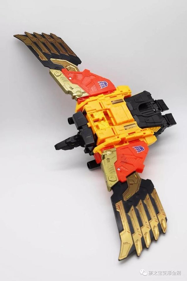 Power Of The Primes Titan Class Predaking   In Hand Images Of Individual Predacons  (3 of 28)